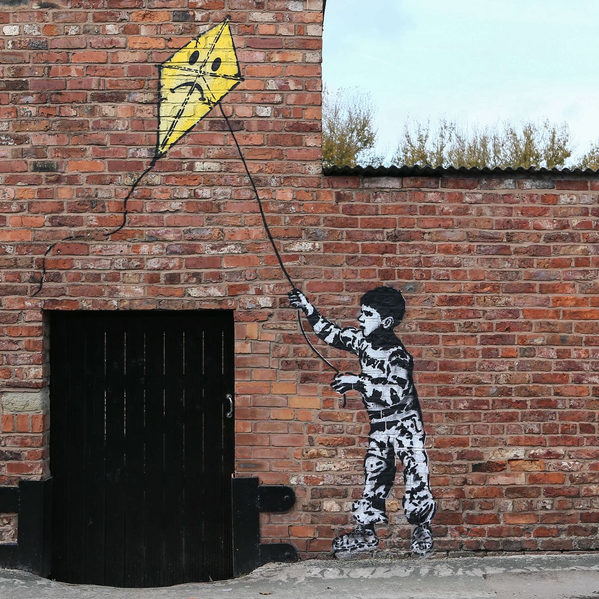 0_New-Banksy-on-The-Griffin-Pub-in-Stockport-on-October-10-2021