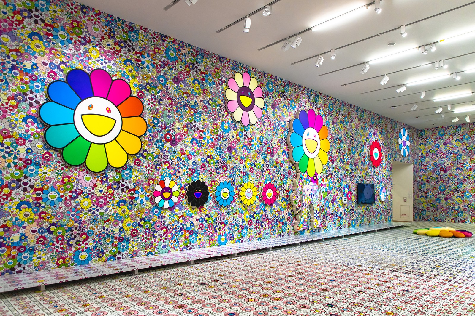 https___bae.hypebeast.com_files_2019_06_takashi-murakami-hong-kong-exhibition-tai-kwun-art-18