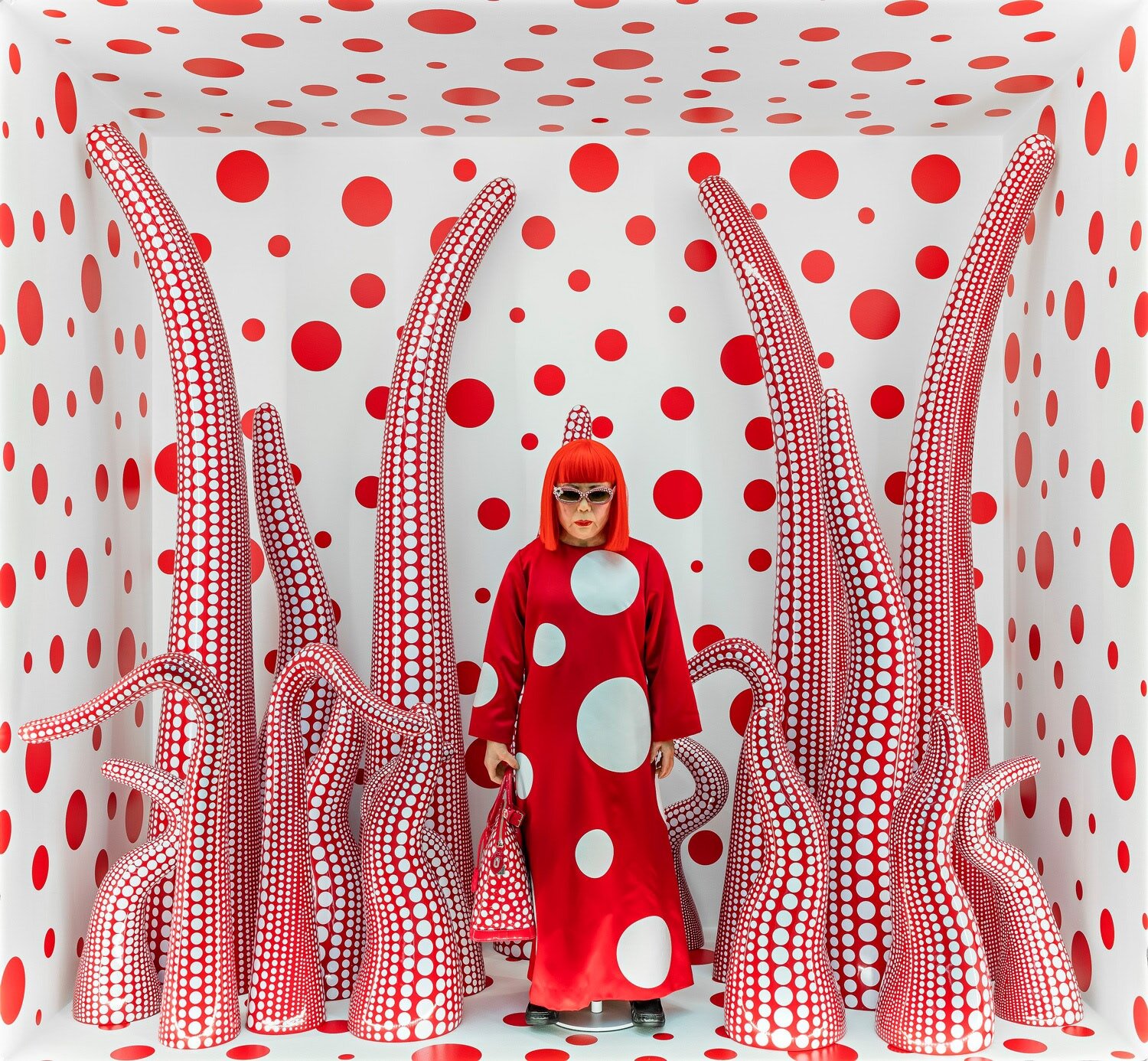 kusama-yayoi-_louis-vuitton-shop-window-display-with-tentacles_2012-2015_1500x1386-CREDITO-Unit-London