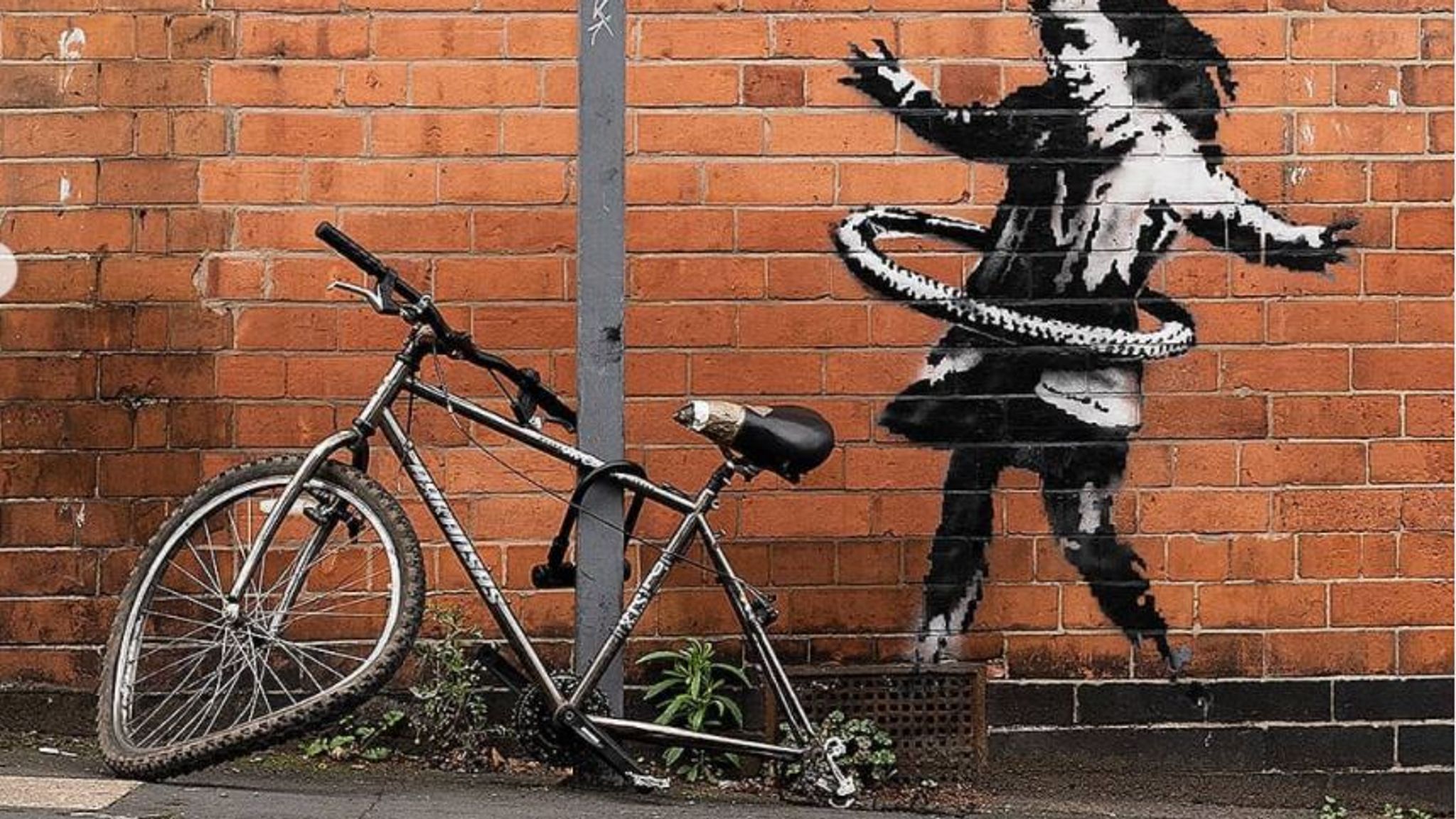 skynews-banksy-bike-nottingham_5141115